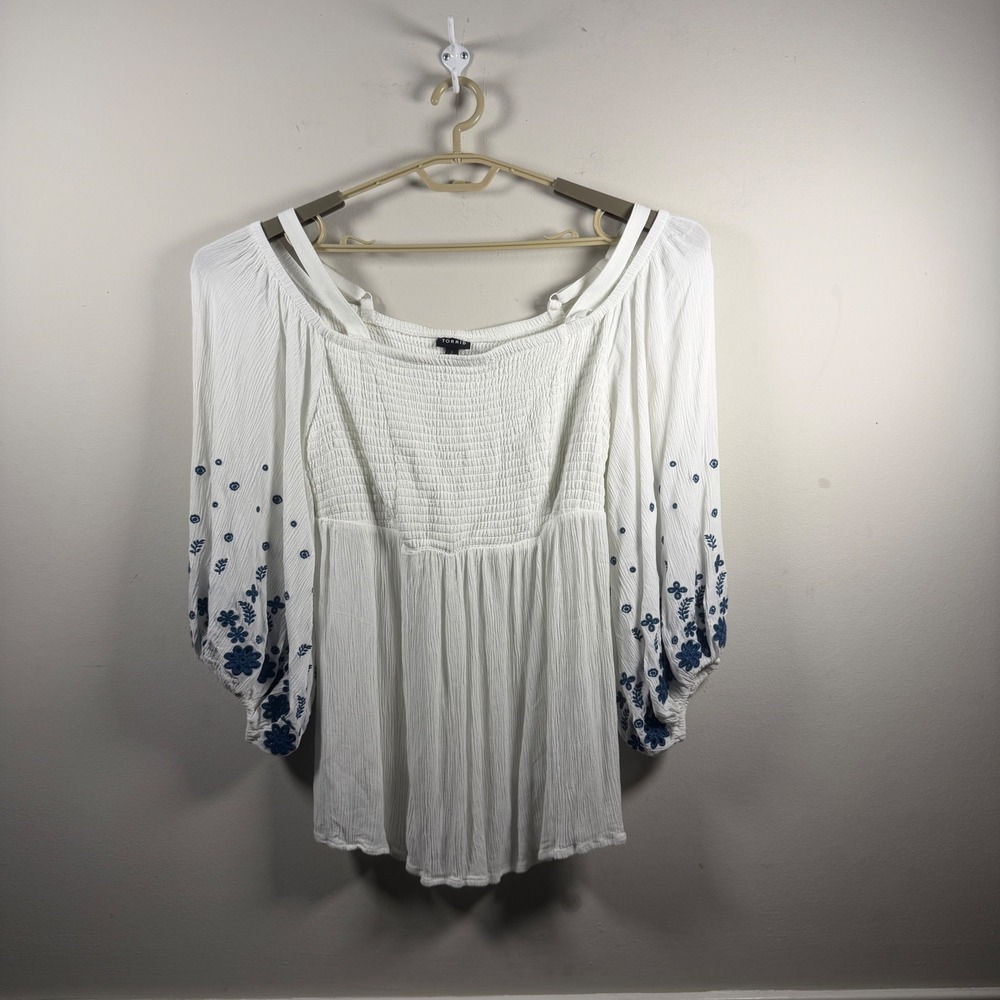 Torrid Blouse Womens 1 White Blue Boho Floral Embroidered Smocked Babydoll Top